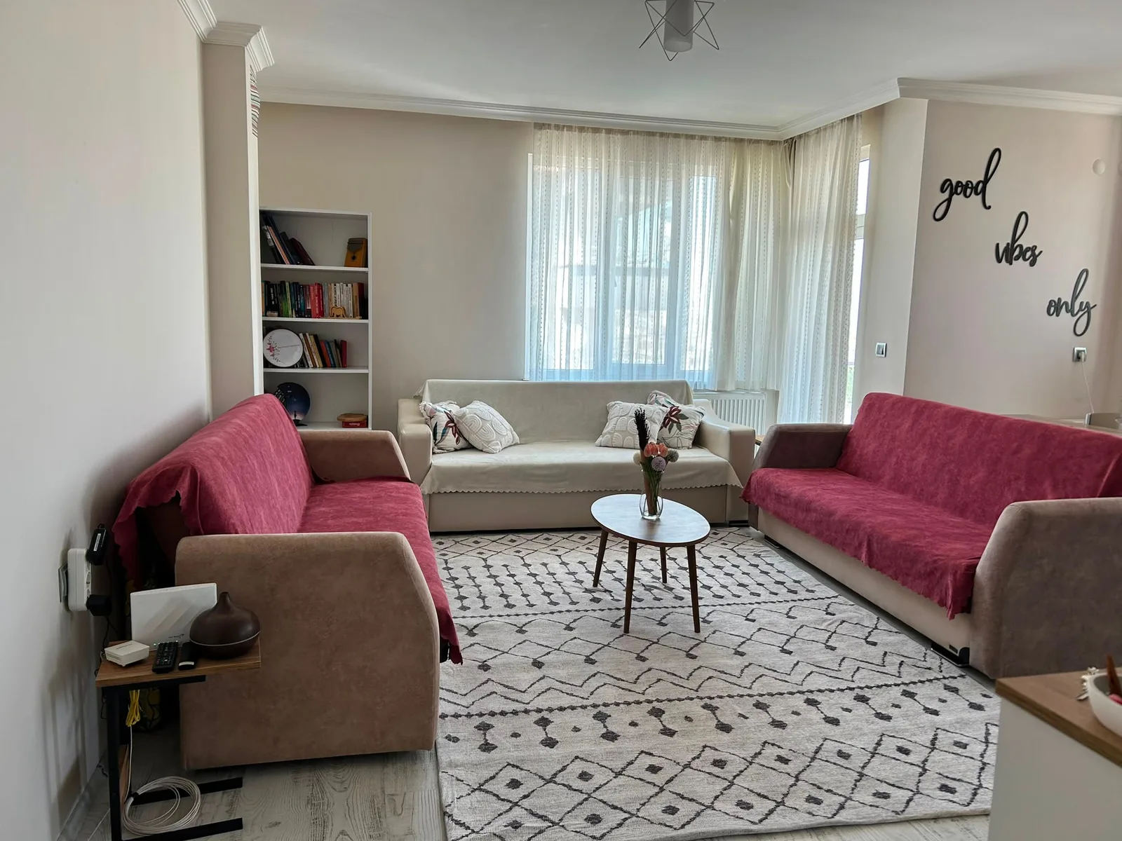 Hastane - Üniversite Karşısında 1+1 Eşyalı / Kiracılı Fırsat Apart
