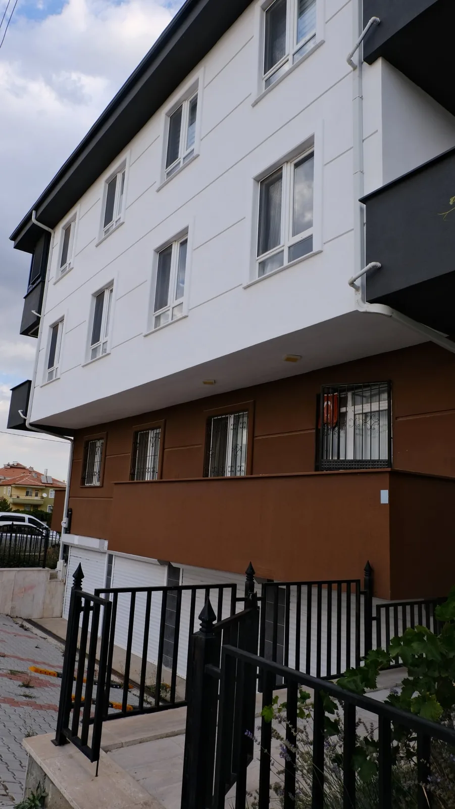 Tabduk Emre Mahallesinde 1+1 Satılık Eşyalı Fırsat Apart