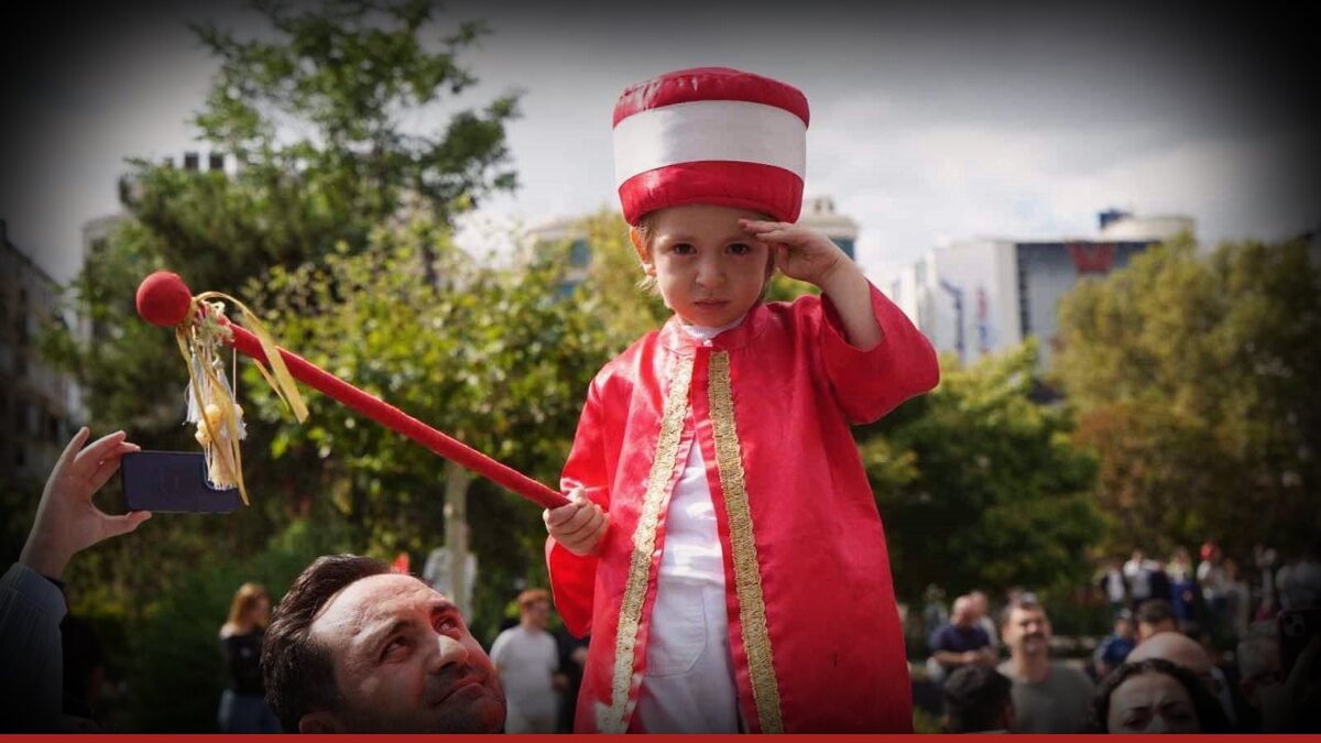 Karaman'da 30 Ağustos töreni: komando gösterisi ve protokol tartışması